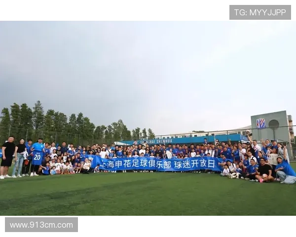 足球明星在中国庆祝生日与球迷互动分享快乐时光