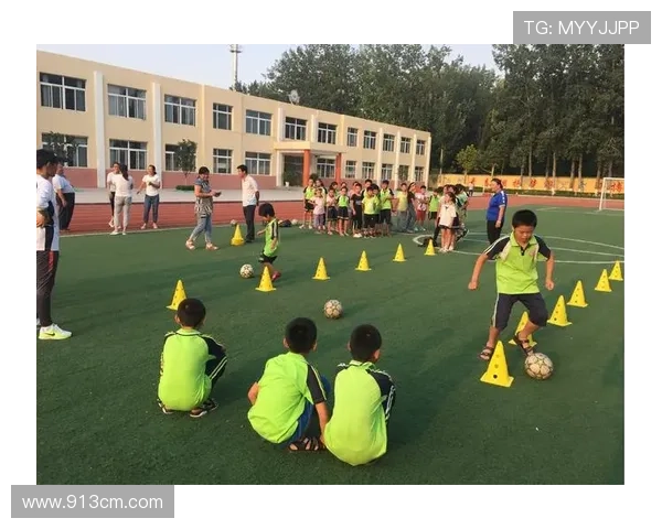 足球明星四人携手共创辉煌传奇展现绿茵场上的无尽魅力与激情 足球明星四人携手共创辉煌传奇展现绿茵场上的无尽魅力与激情