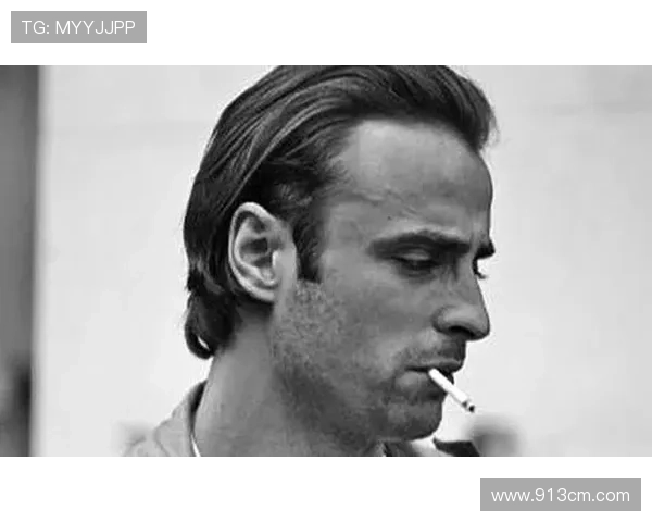 足球明星吸烟瞬间揭秘引发热议的健康与形象之争 足球明星吸烟瞬间揭秘引发热议的健康与形象之争